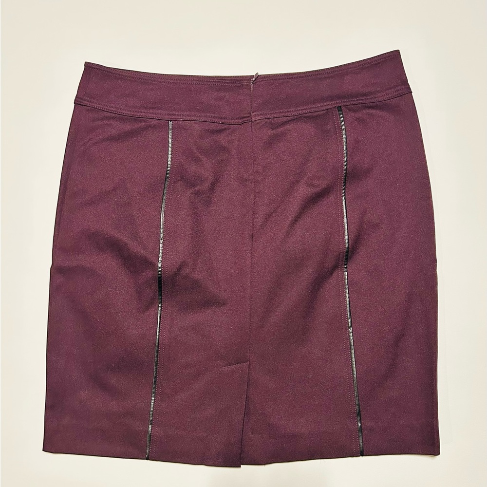 Hawthorne Mahogany Burgundy color skirt with faux leather piping SIZE L